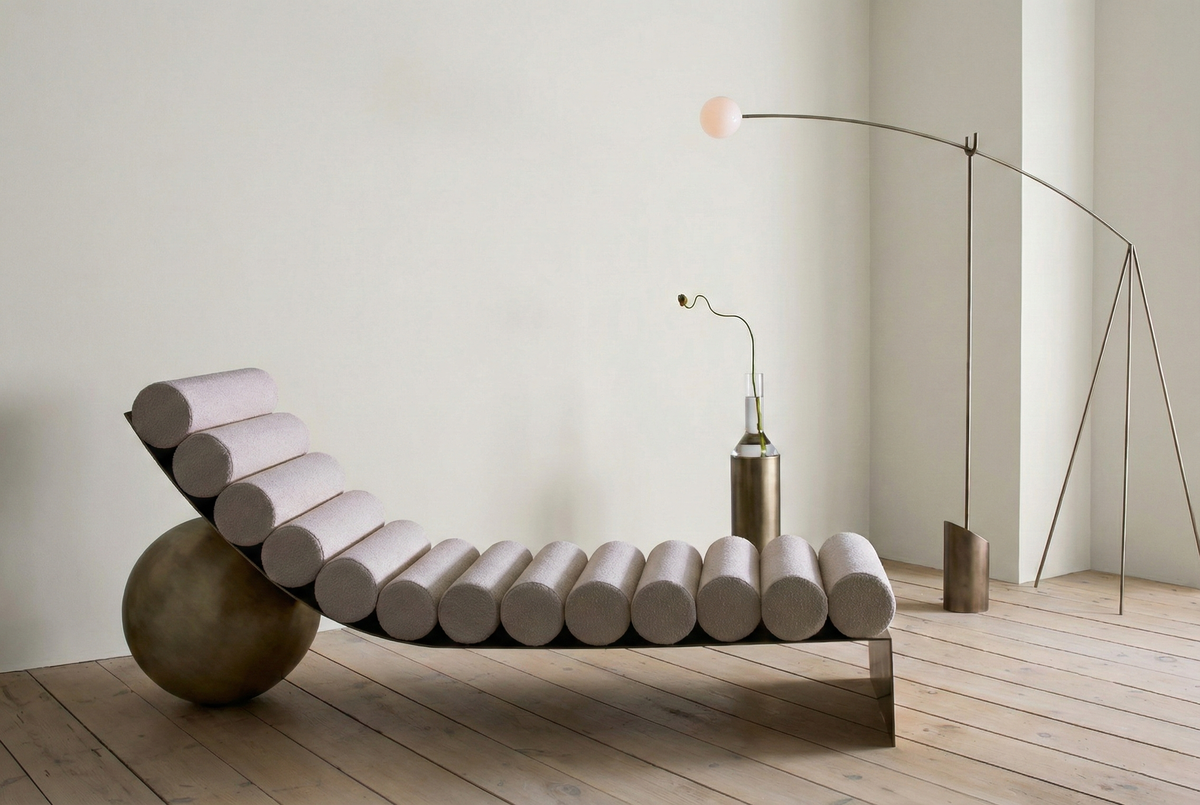Curved Chaise Large, with Seed Pod